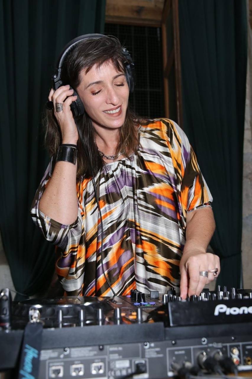 DJ-Andreia-Around-Foto-Divulgao