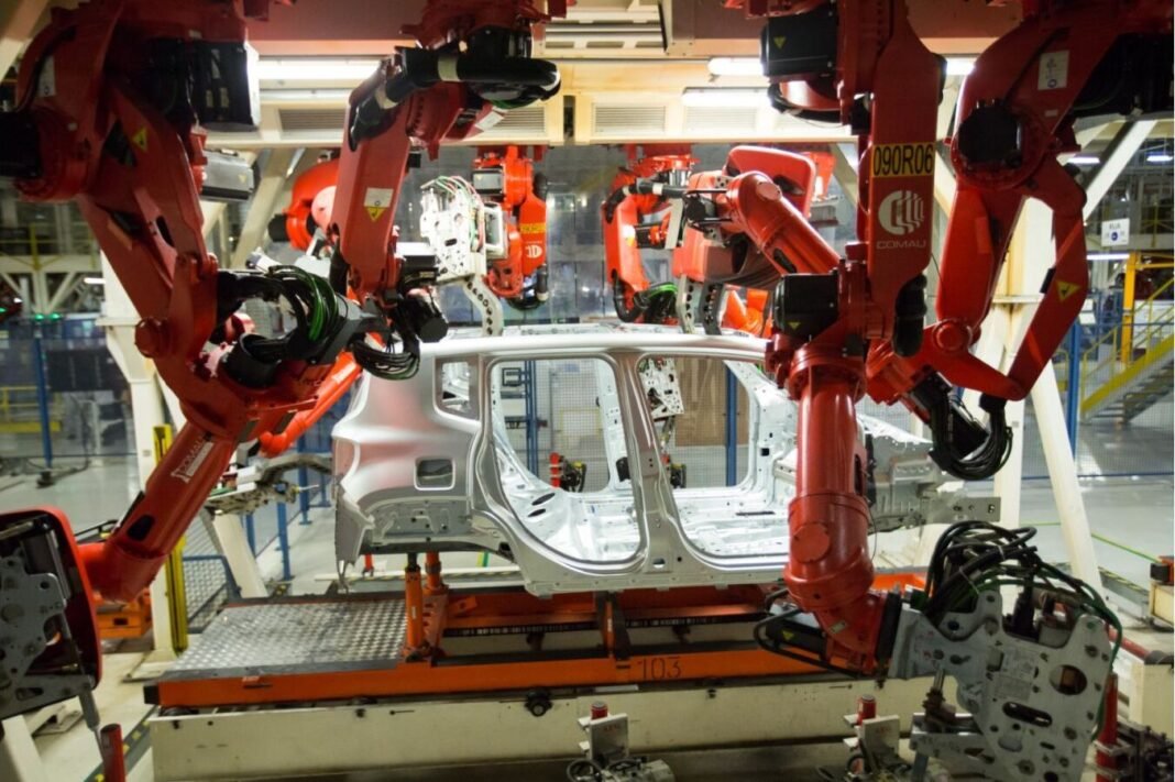 Stellantis expande digitalização industrial no Polo de Goiana
