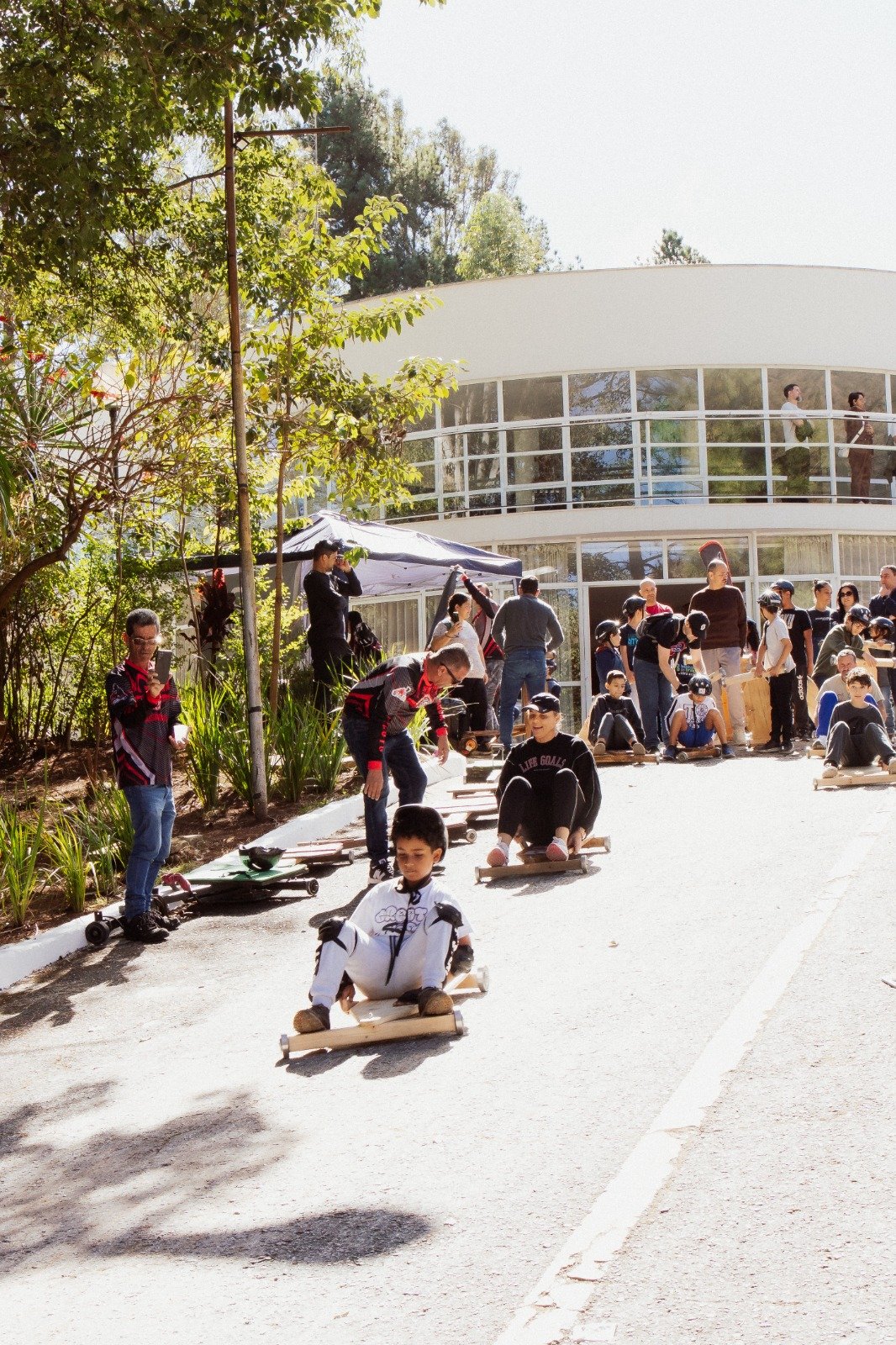 Circo Malas Artes e rolimã animam o Dia das Crianças no Parque do Palácio