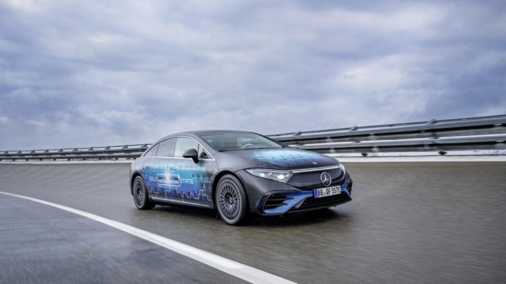 Mercedes-Benz starts road testing first solid-state-battery vehicle // Mercedes-Benz startet Straßentests des ersten Fahrzeugs mit Festkörperbatterie