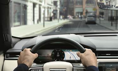 Pessoa dirigindo carro</p><br />
<p>Descrição gerada automaticamente